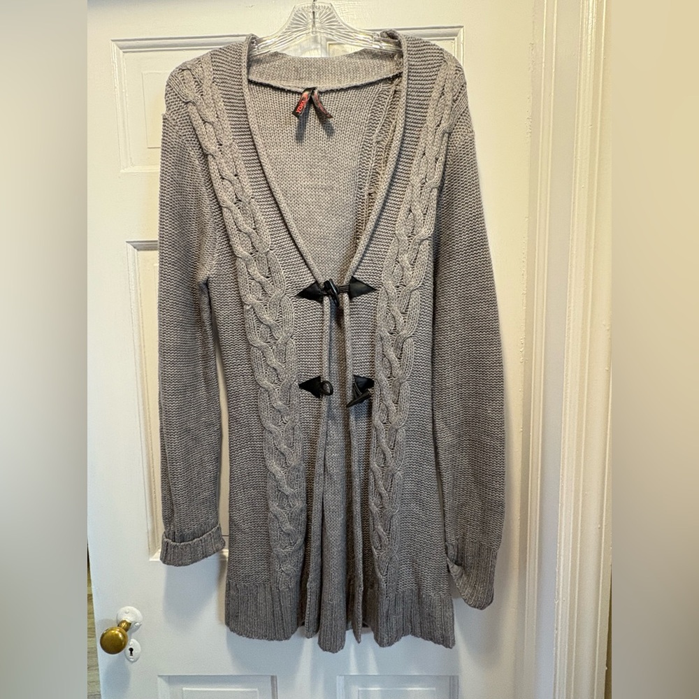 Yoki Elegant Gray Women's Cardigan with Cable Knit Design